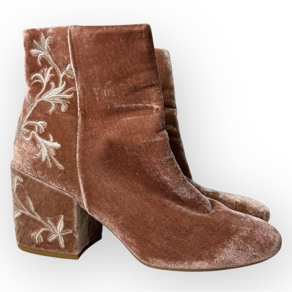 Kenneth Cole Renna Velvet Embroidery Booties 8 - Picture 1 of 9